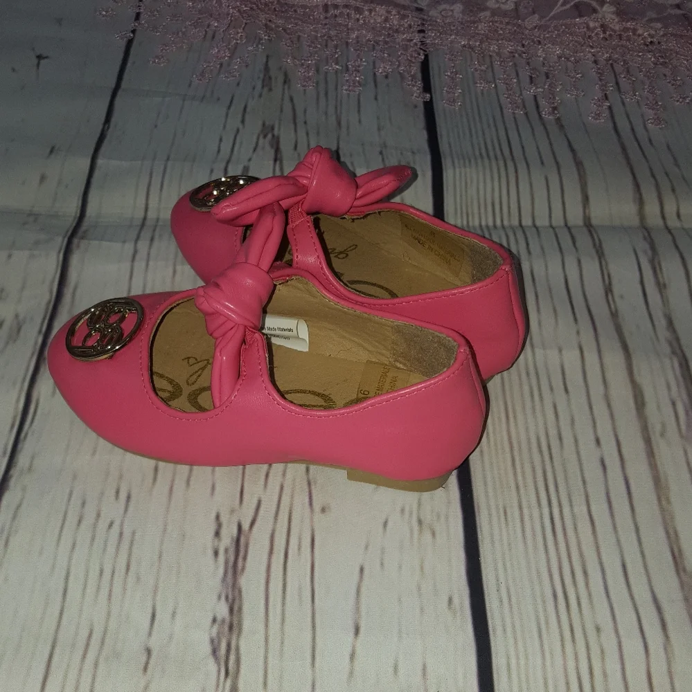 Girls size 6 Bebe slip on flats EUC